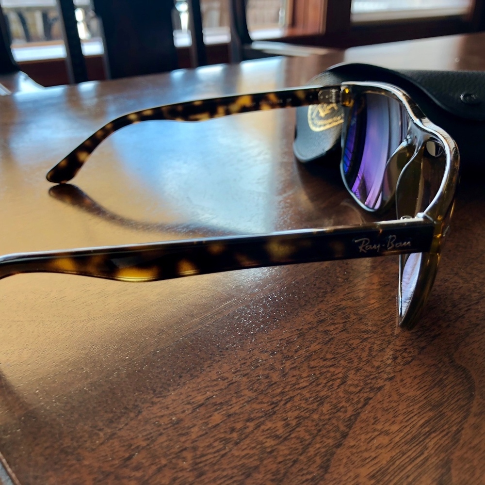 Ray Ban